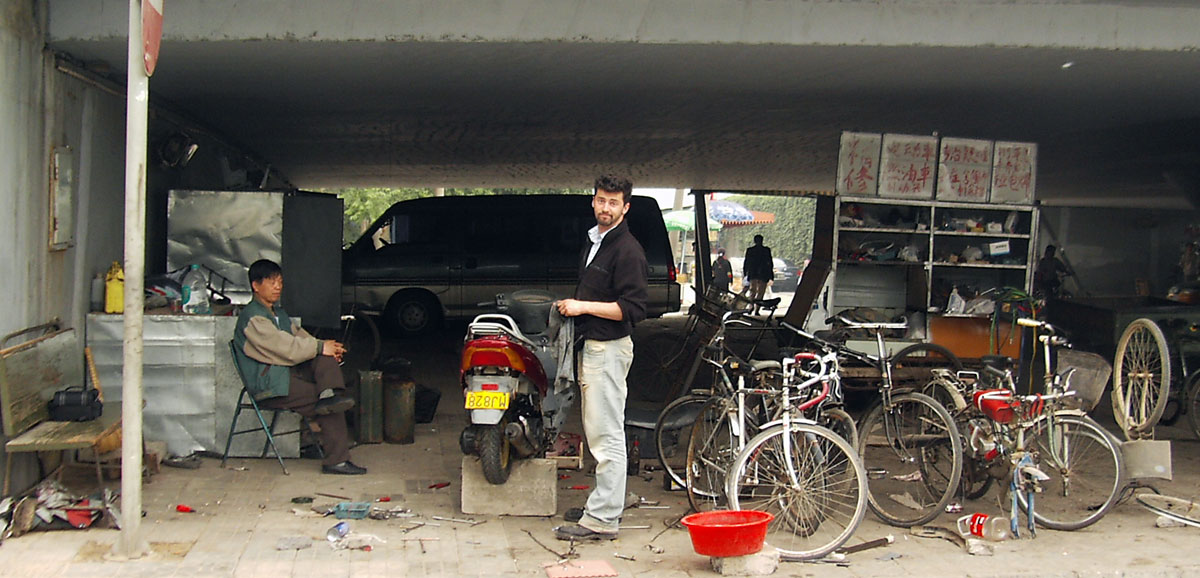 gionata-nencini-partireper-honda-transalp-un-viaggio-nel-mondo-in-moto-tour-transasiatico-cina-pechino-scooter-125